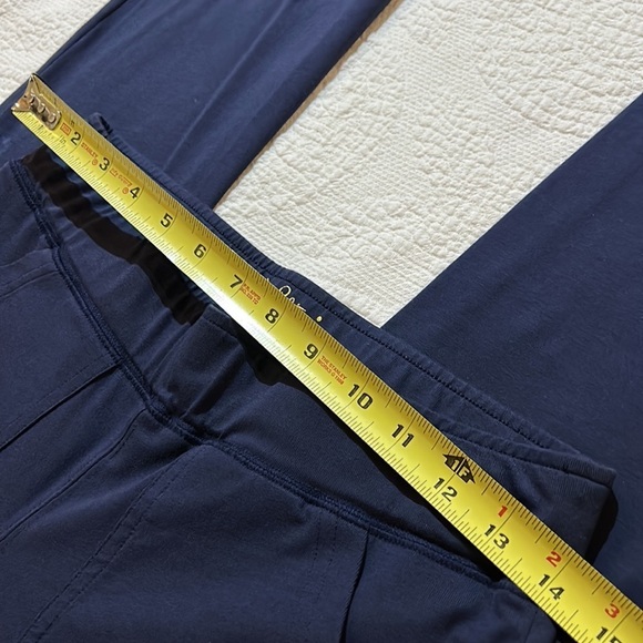 Lilly Pulitzer Navy Athletic Pants. Nearly new. Size XS. - Picture 5 of 11